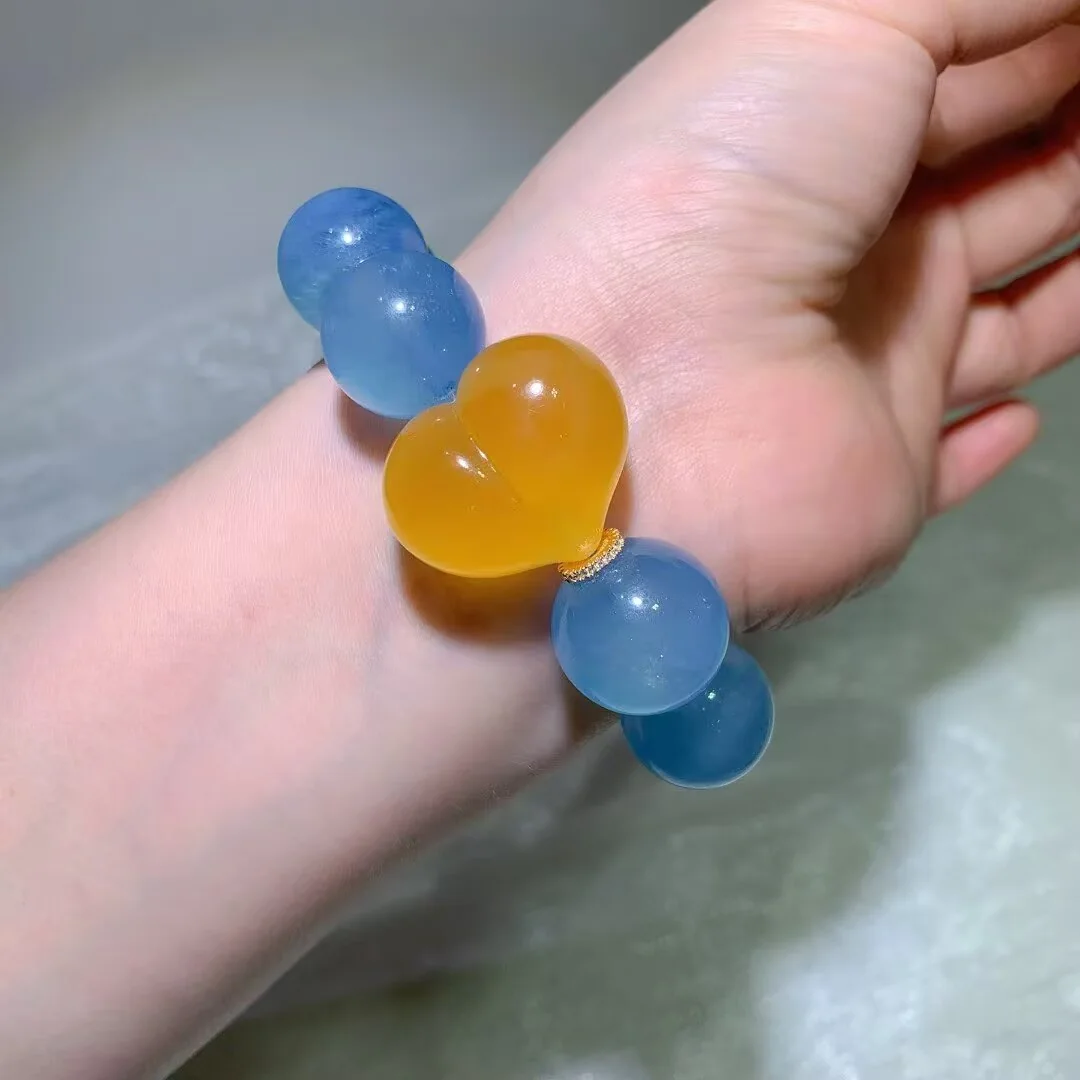 Aquamarine Bracelet · Beeswax Amber Heart · 18.6mm — detail photo