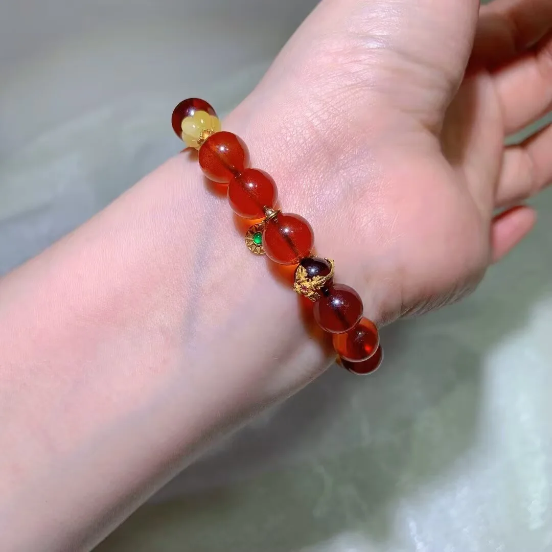 天然血珀手链（浅黄瓜形珠与古法坠饰 · 9.7mm）