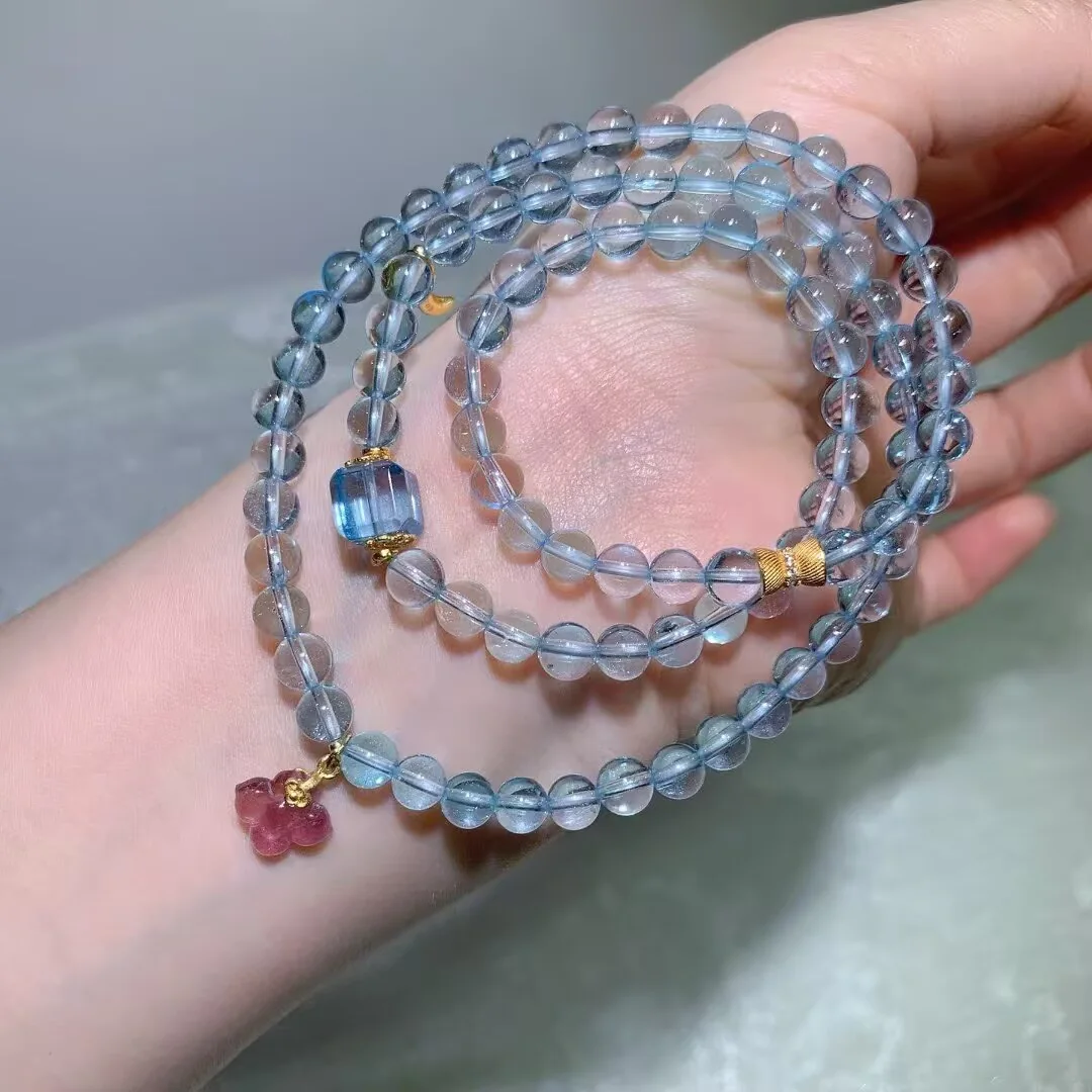 블루 토파즈 멀티 랩 팔찌 · 핑크 꽃 참과 블루 사각 비즈 · 6.2mm — 디테일 사진