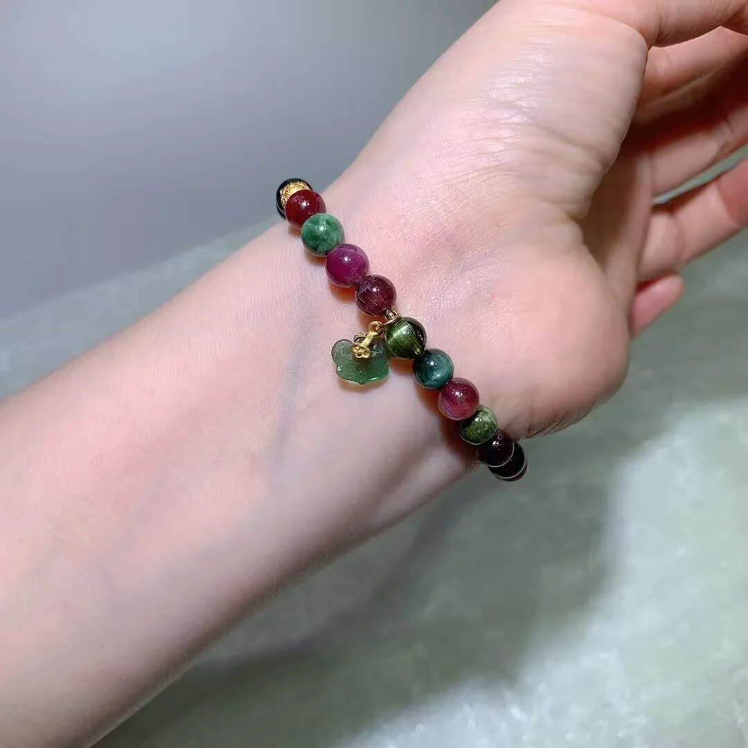 天然猫眼碧玺手链（古法雕花圆珠与绿色如意云坠 · 7mm） — 细节图