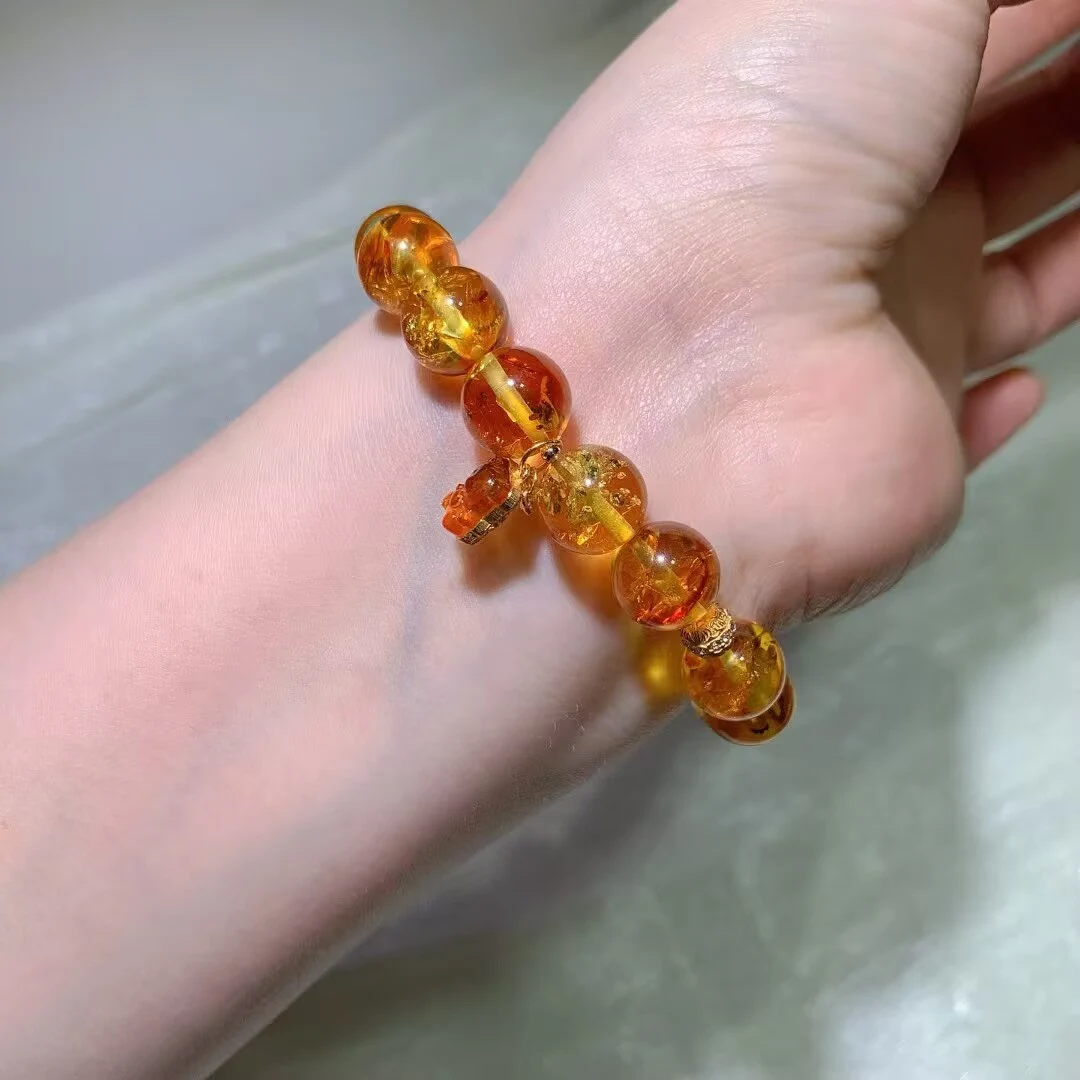 Flower Amber Bracelet · Small Green Bead & Amber-Orange Drop · 11mm — detail photo