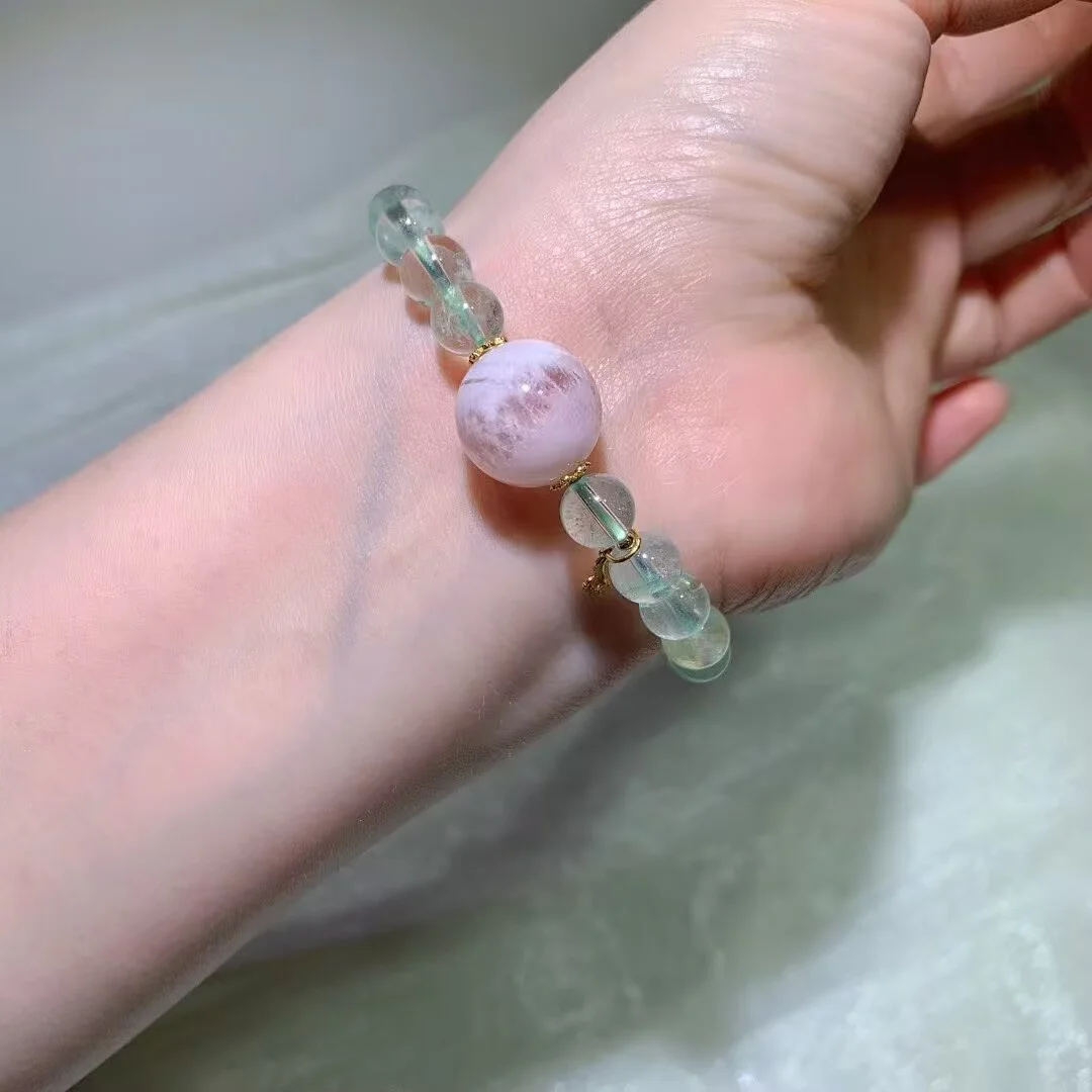 Green Phantom Quartz Bracelet · Lilac-Pink Focal Bead · 8mm — detail photo