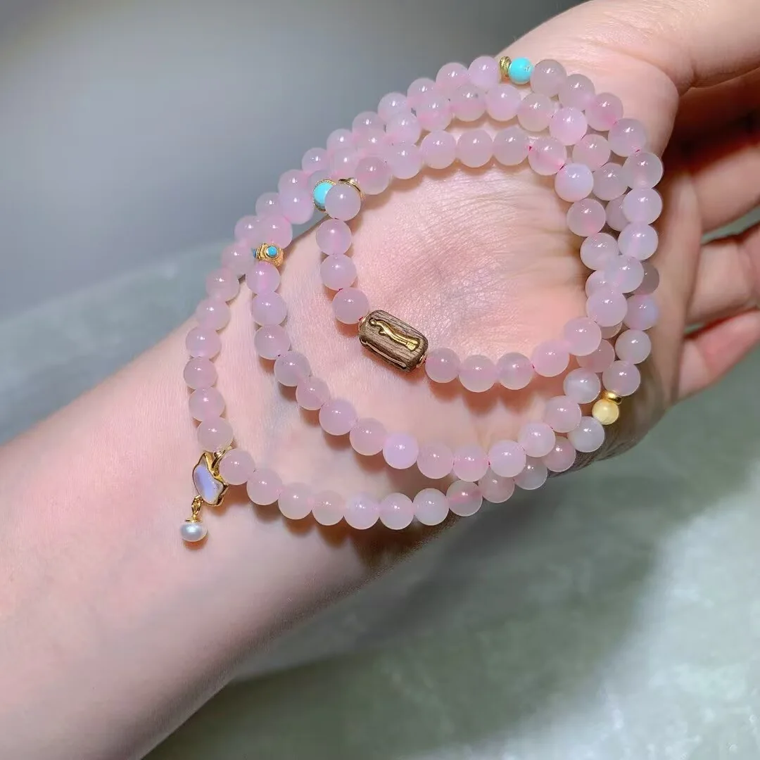연분홍 허톈옥 멀티 랩 팔찌 · 조각 배럴과 물방울 참 · 5.8mm — 디테일 사진