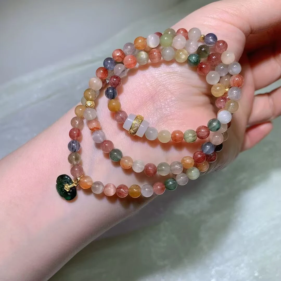 天然彩兔毛多圈手鍊（白色桶珠與墨綠圓扣墜 · 5.8mm）