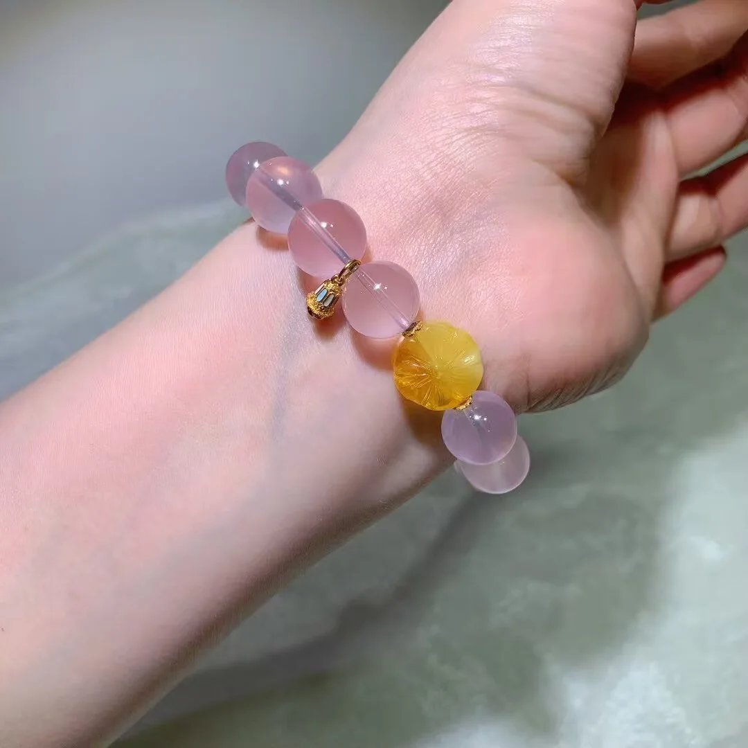 스타 로즈 쿼츠 팔찌 · 꽃 조각 비즈와 흰 물방울 · 12.6mm — 디테일 사진