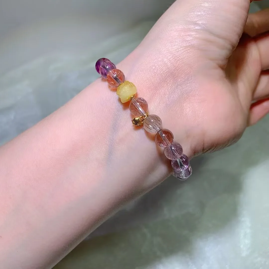 Super Seven Bracelet · Carved Honey-Yellow Bead · 8.2mm