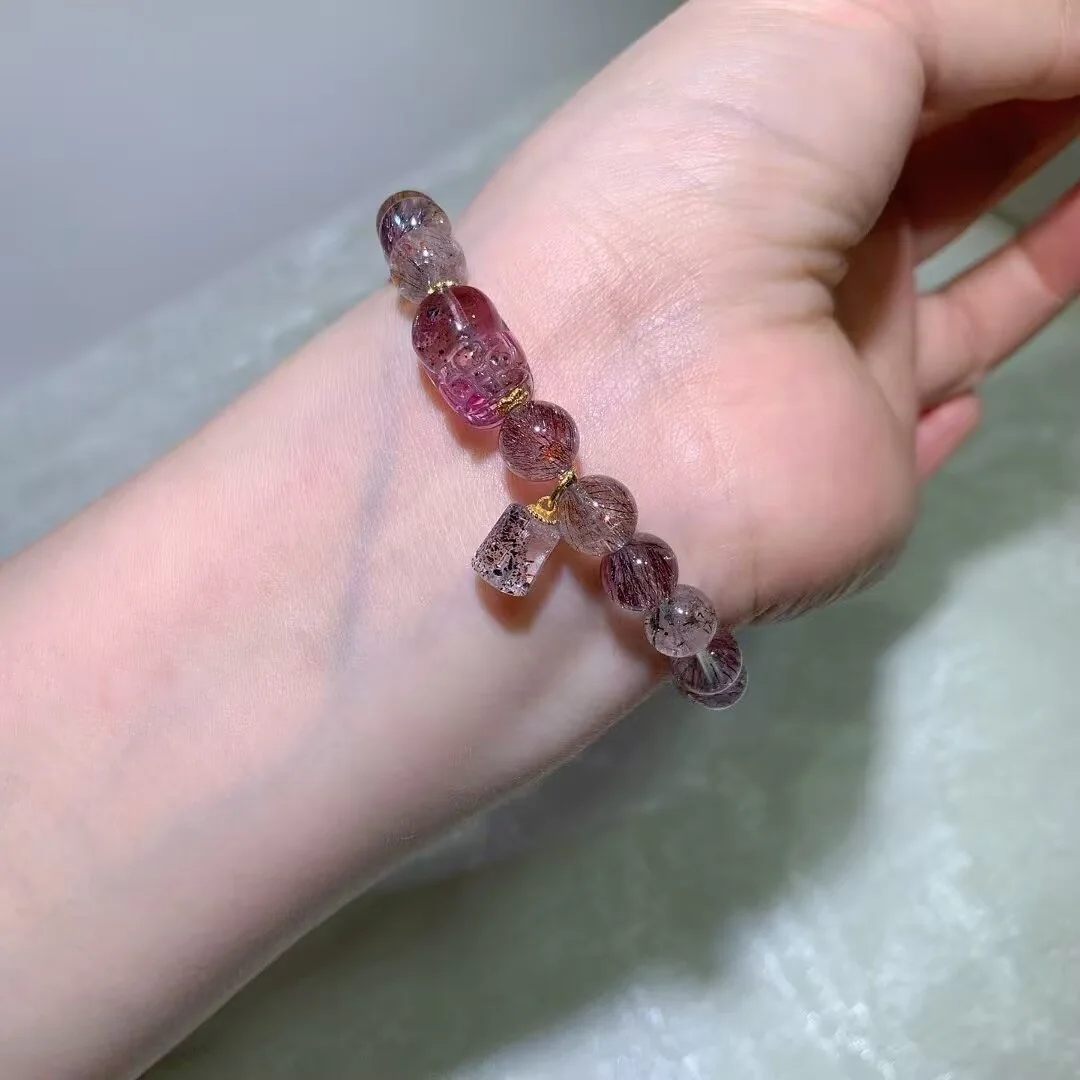 天然超七手鍊（紫色雕珠與水晶小牌墜 · 8.2mm） — 細節圖